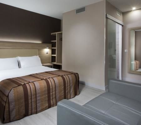 Hôtel des Pavillons – Triple Room