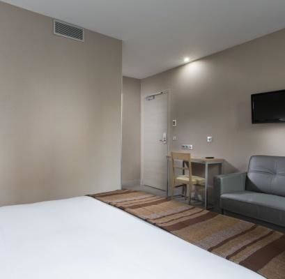 Hôtel des Pavillons – Triple Room