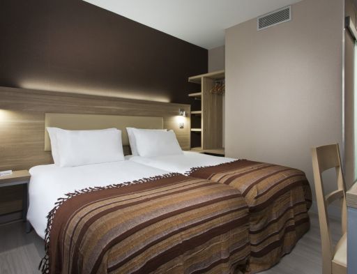 Hotel des Pavillons Paris Twin Room
